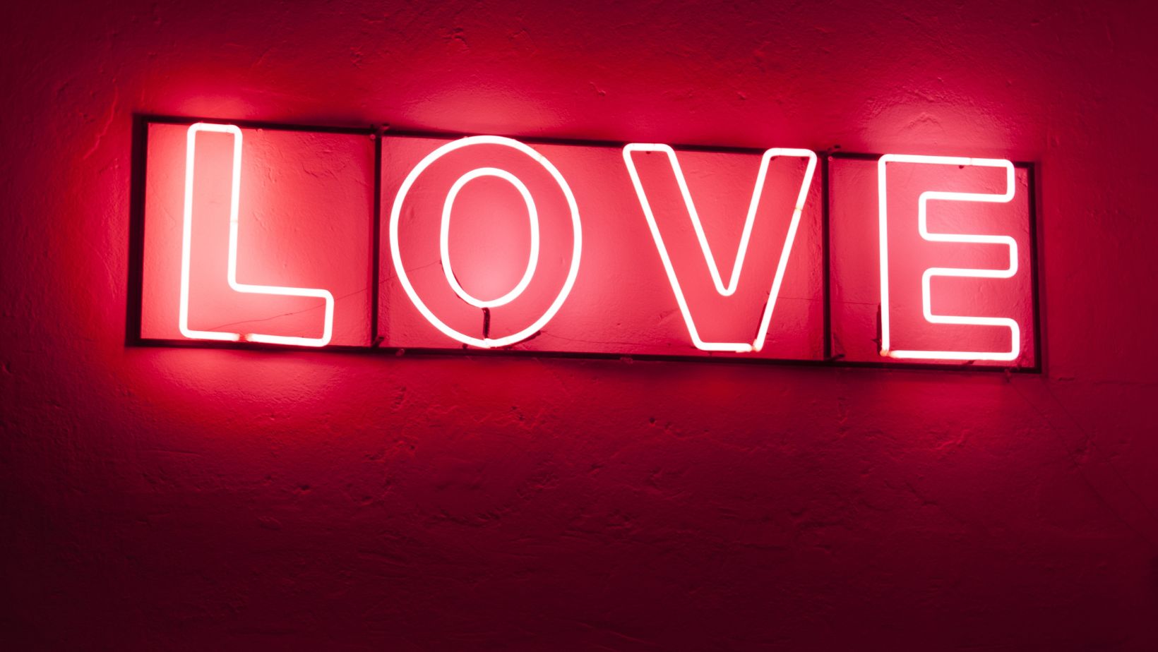 5 Reasons to Invest in A Custom Neon Sign