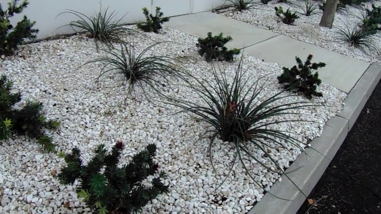 Role of White Landscaping Rock in Bulk in Erosion Control